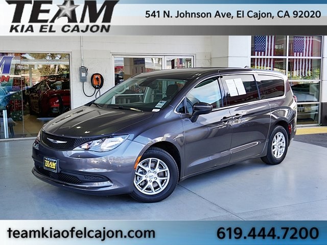 Pre-Owned 2022 Chrysler Voyager LX's photo