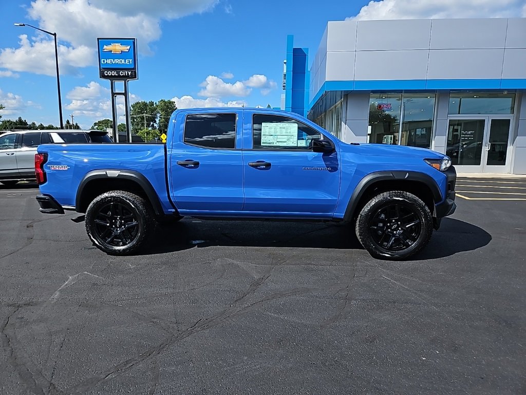 2025 Chevrolet Colorado Trail Boss photo 2
