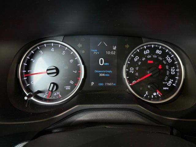 2019 Toyota RAV4 LE photo 17