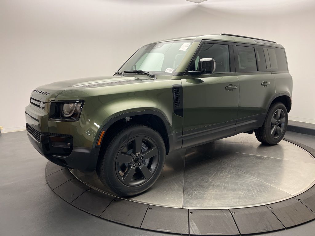 2026 Land Rover Defender S's photo