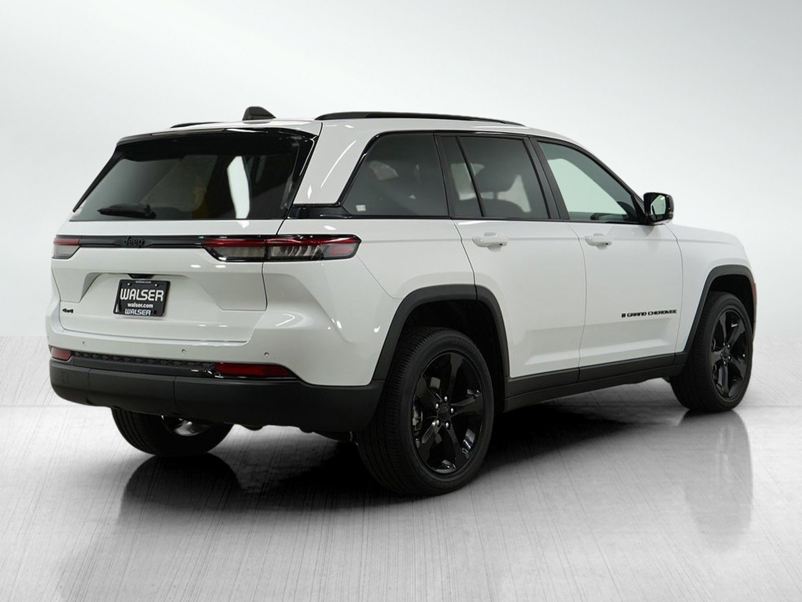 2023 Jeep Grand Cherokee Laredo Altitude photo 5
