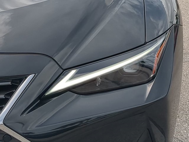 2025 Lexus IS 300 photo 10