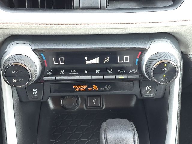2021 Toyota RAV4 XLE photo 28