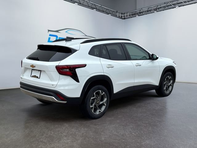 2025 Chevrolet Trax LT photo 3