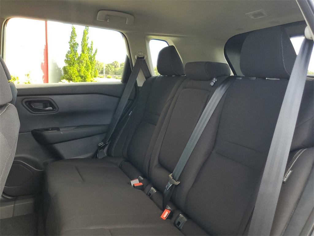 2025 Nissan Rogue S photo 12