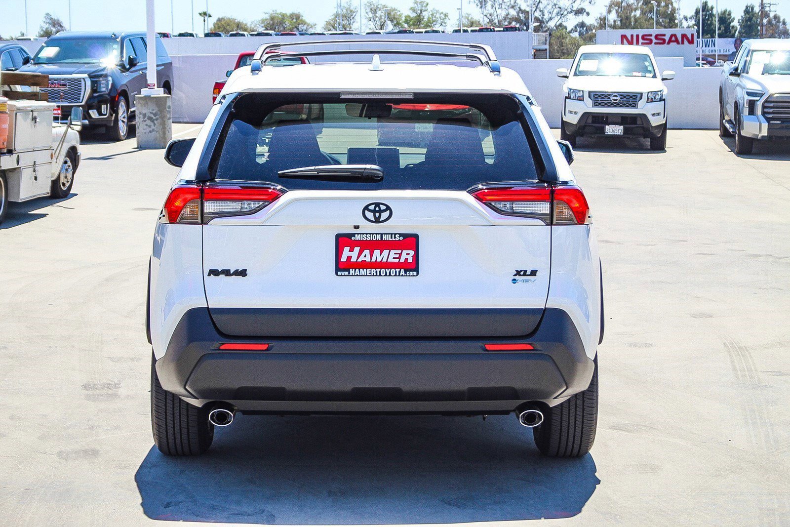 2025 Toyota RAV4 Hybrid XLE photo 5