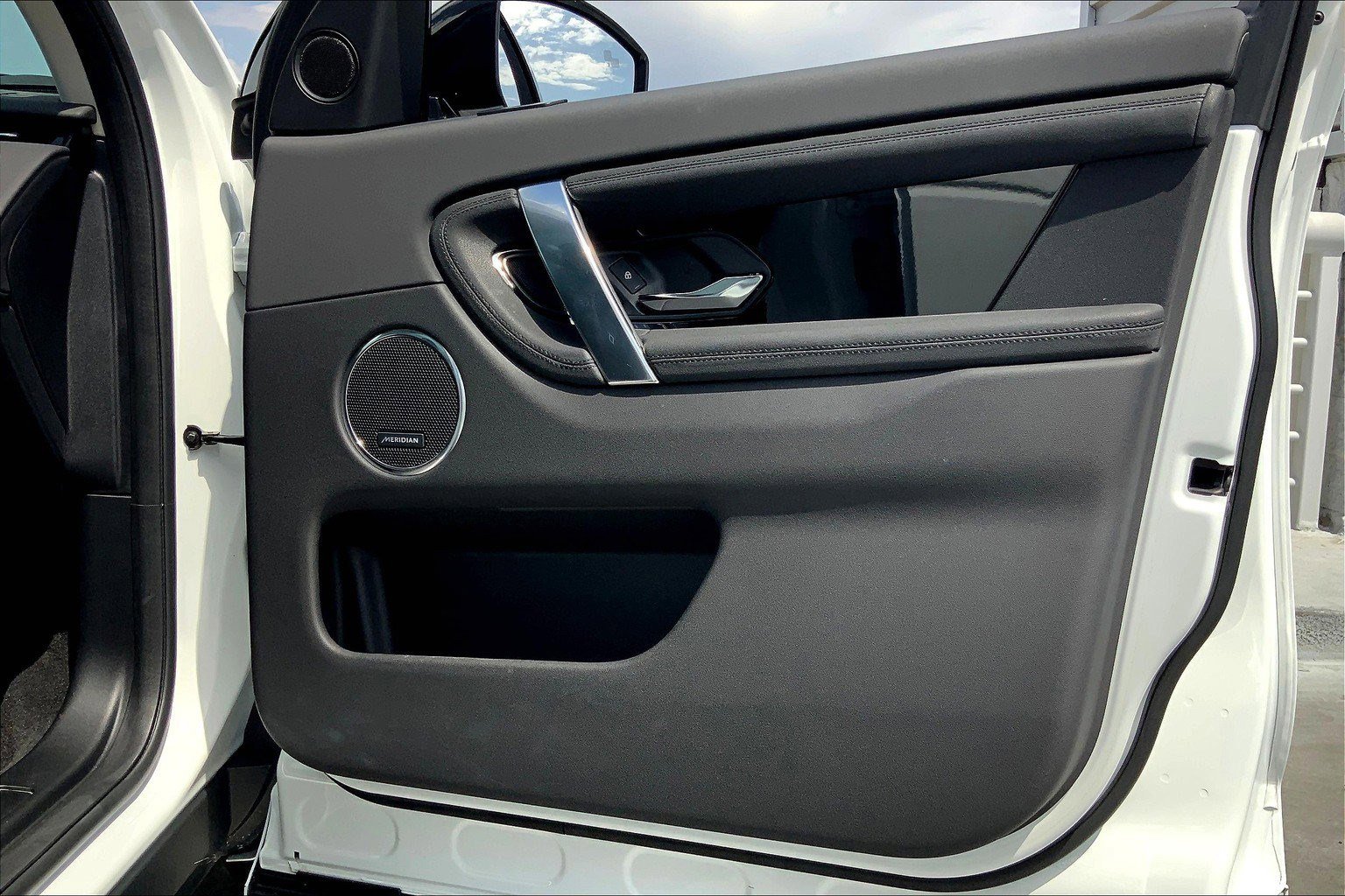 2024 Land Rover Discovery Sport S photo 23