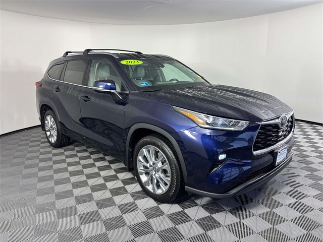 2023 Toyota Highlander Limited's photo