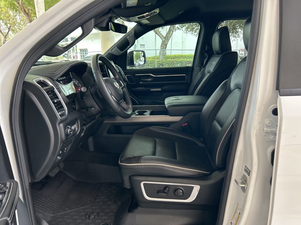 2023 Ram 1500 Laramie photo 4