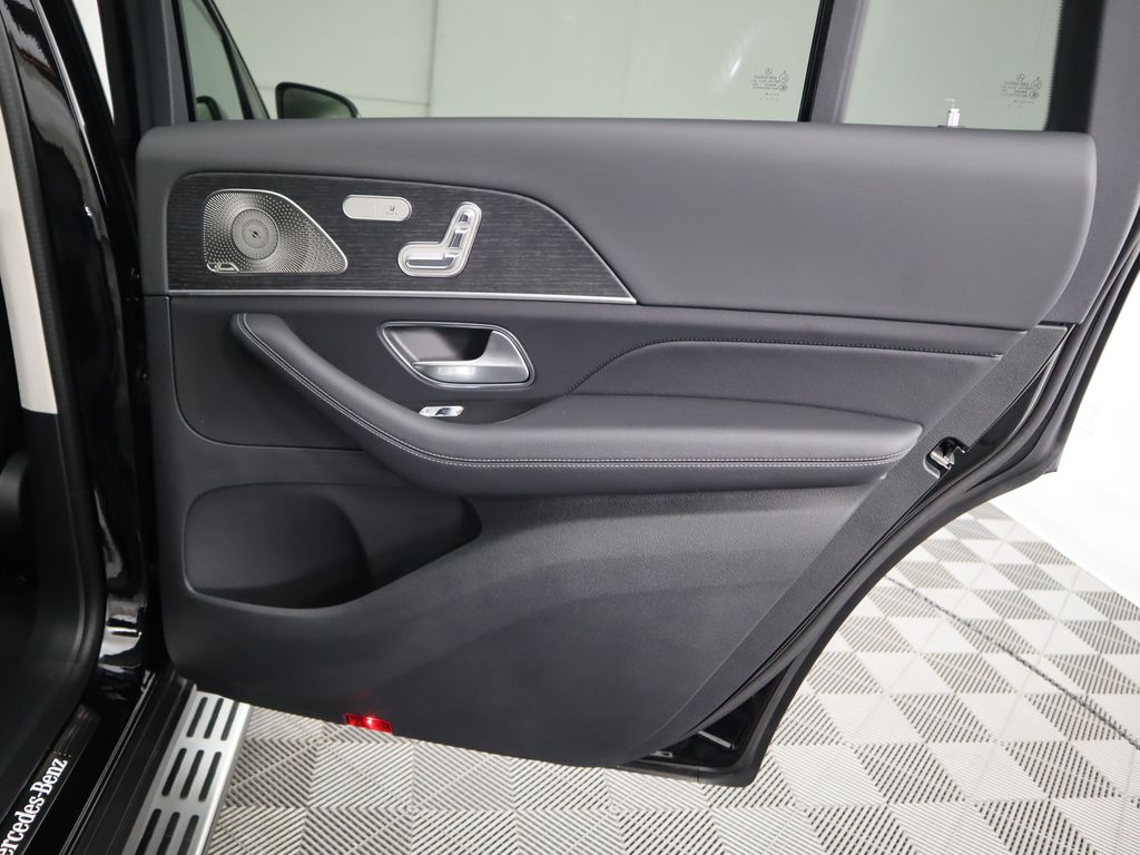 2025 Mercedes Benz GLS 450 4MATIC photo 30