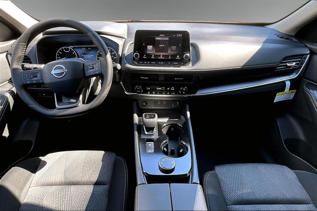 2026 Nissan Rogue SV photo 5