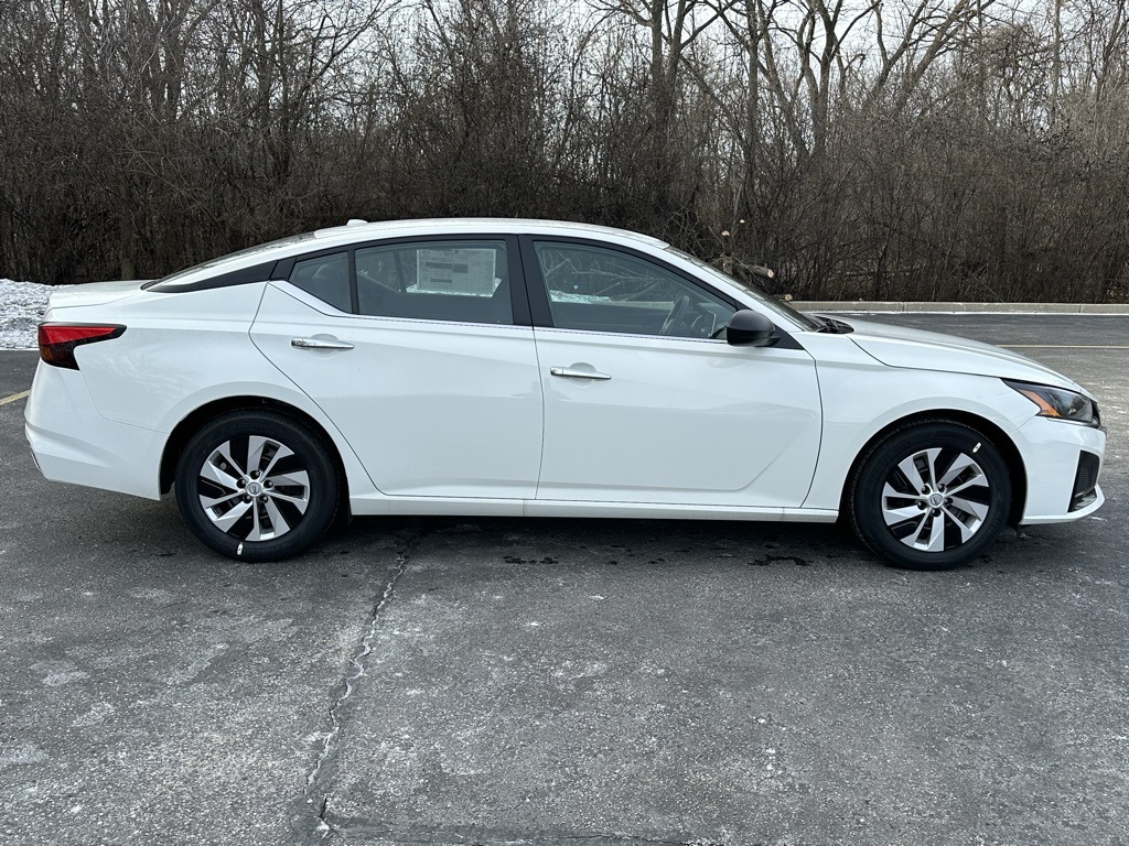 2025 Nissan Altima S photo 3
