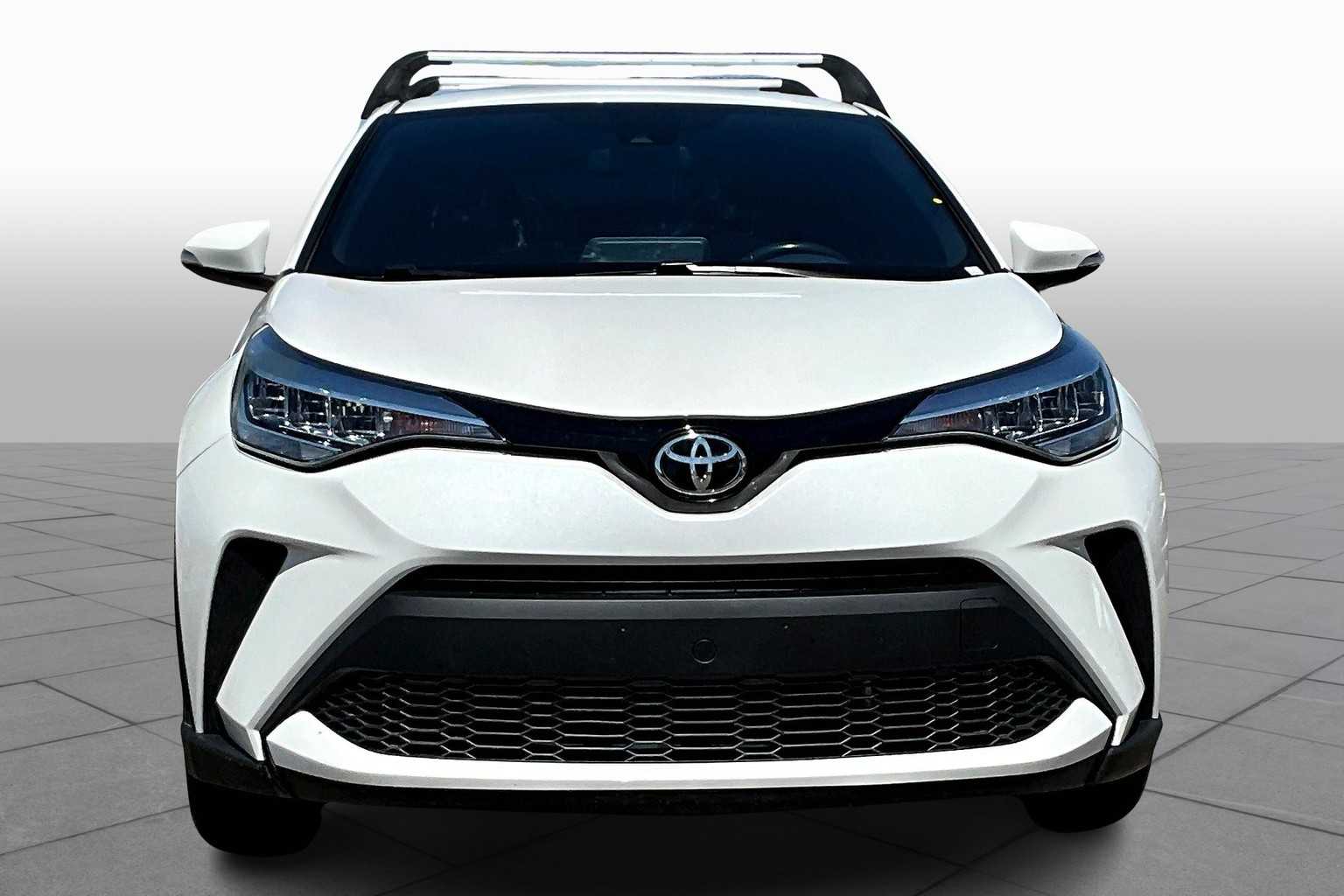 2020 Toyota C-HR XLE photo 3