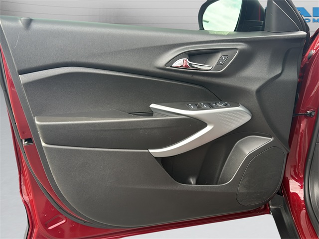 2025 Chevrolet Trax LS photo 21