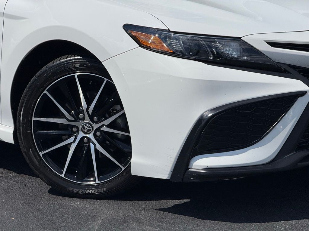 2023 Toyota Camry SE photo 4