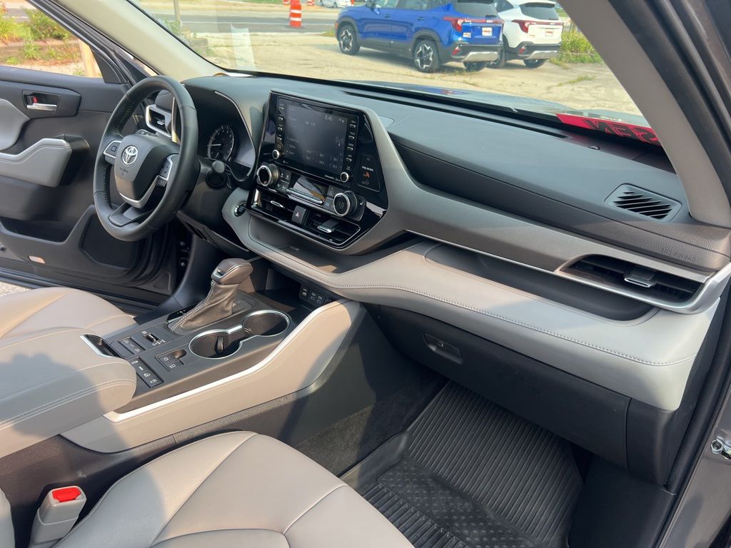 2022 Toyota Highlander XLE photo 22