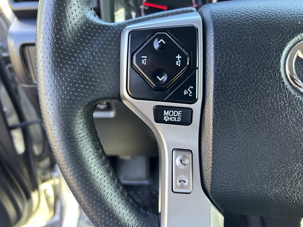 2020 Toyota 4Runner SR5 photo 17