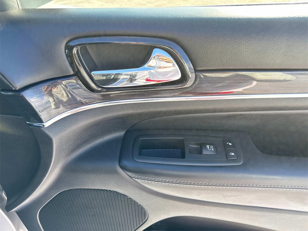 2020 Jeep Grand Cherokee Overland photo 13
