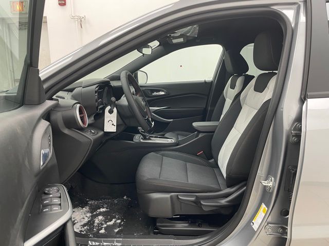 2026 Chevrolet Trax photo 2