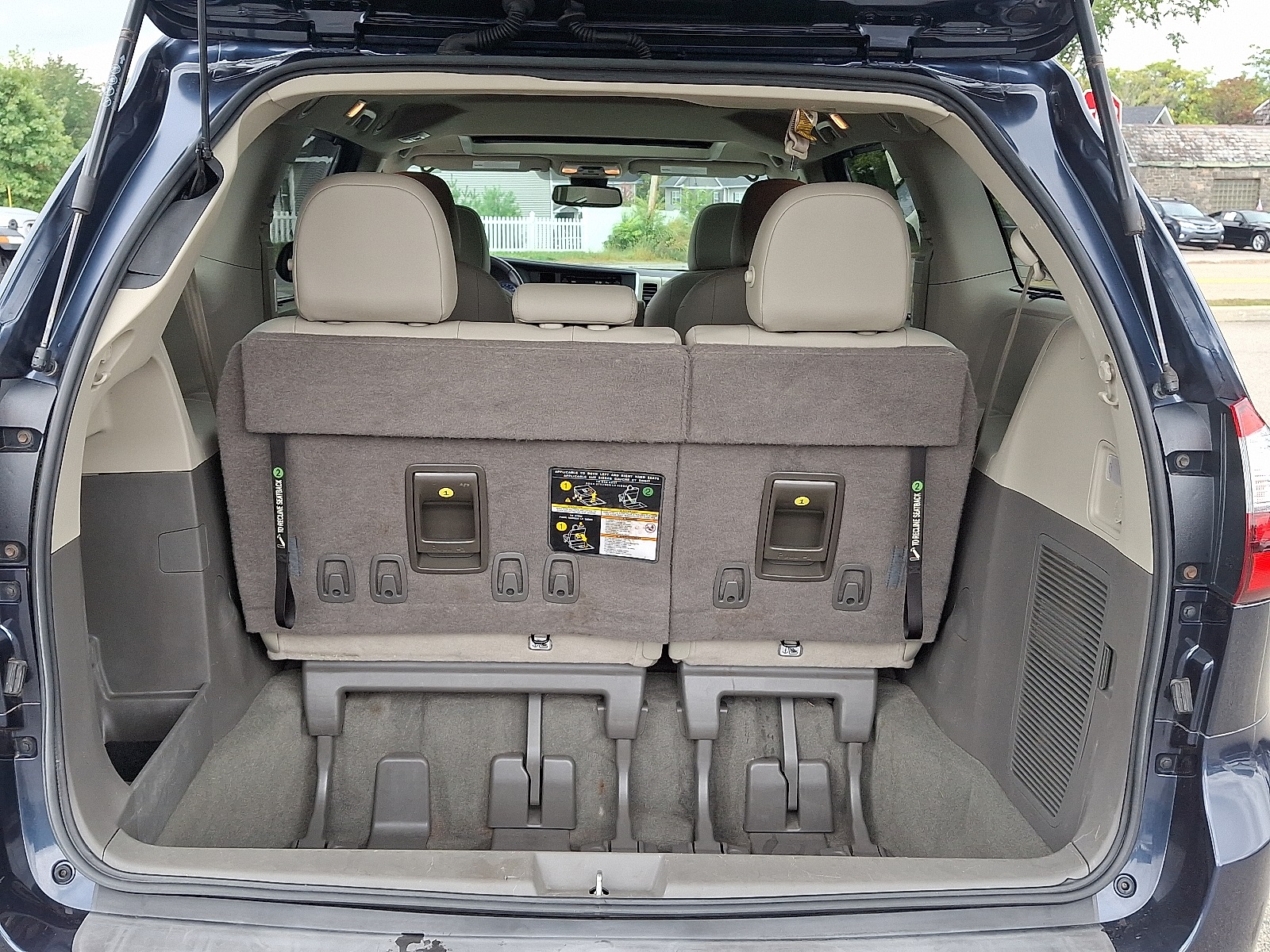 2020 Toyota Sienna XLE photo 30