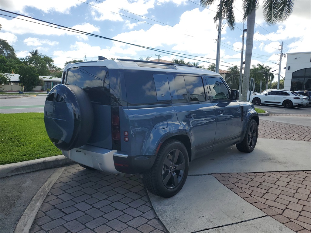 2024 Land Rover Defender 110 S photo 6