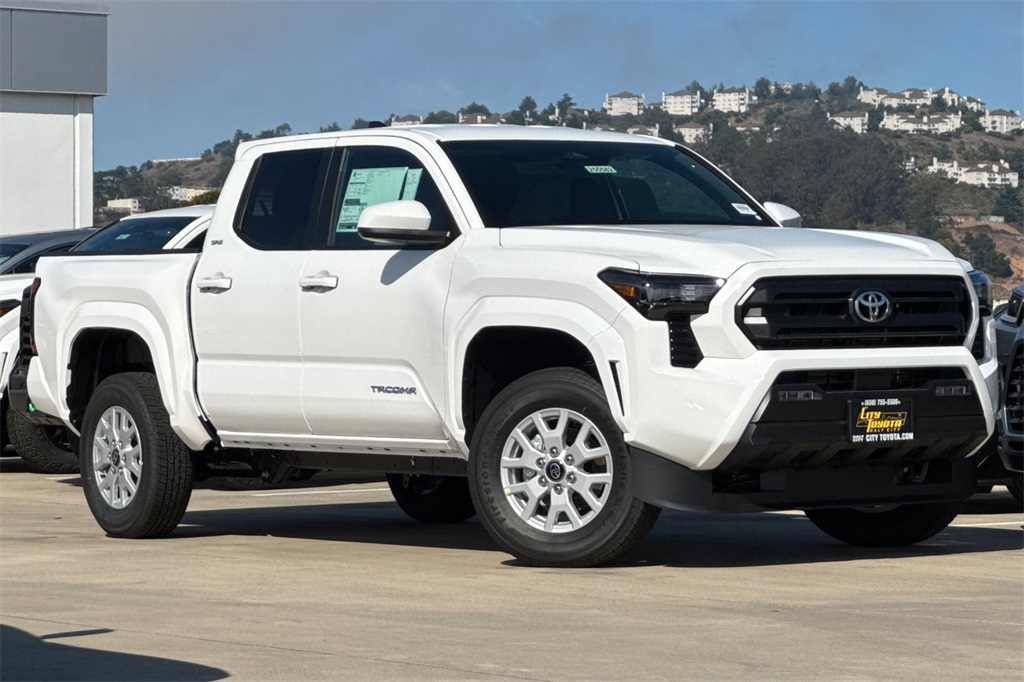 2025 Toyota Tacoma SR5 Double Cab photo 2
