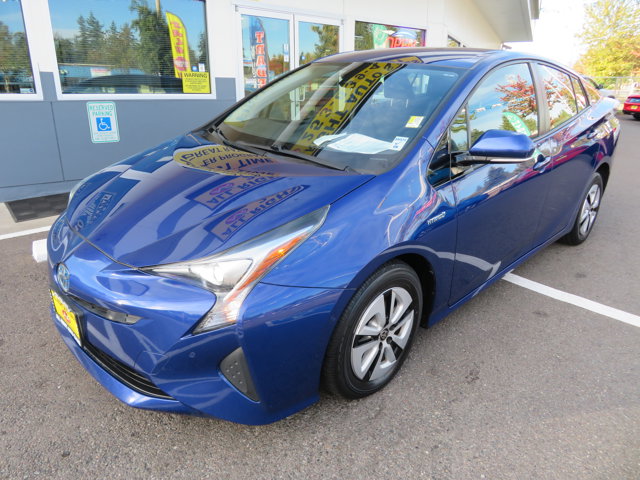 2018 Toyota Prius Three's photo
