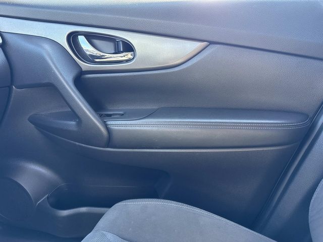 2016 Nissan Rogue S photo 21