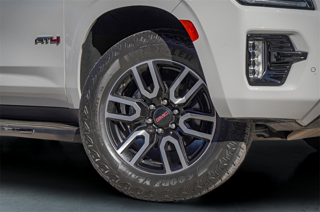 2023 Gmc Yukon XL AT4 photo 2