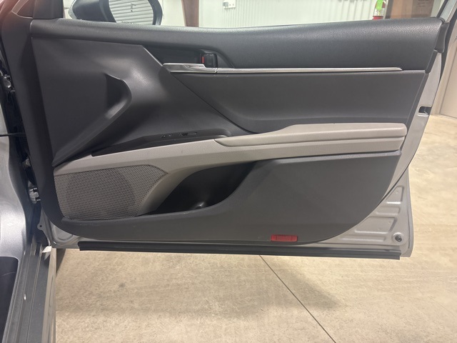 2022 Toyota Camry SE photo 9