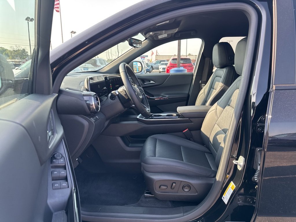 2025 Chevrolet Equinox LT photo 17
