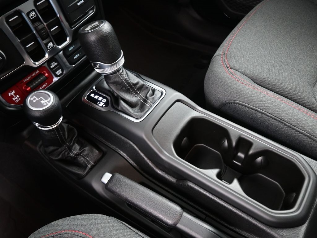 2025 Jeep Wrangler Rubicon photo 4