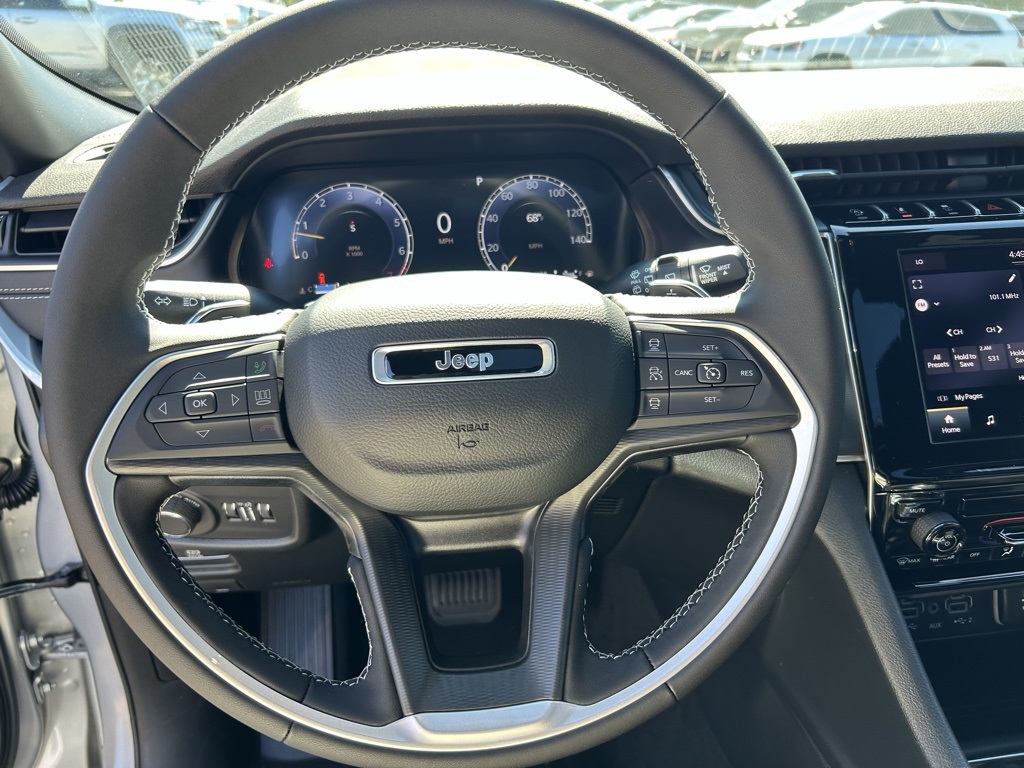 2025 Jeep Grand Cherokee Laredo X photo 13