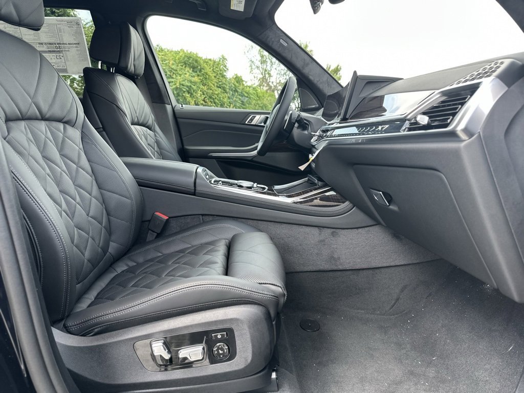 New 2026 Carbon Black Metallic BMW xDrive40i image 28