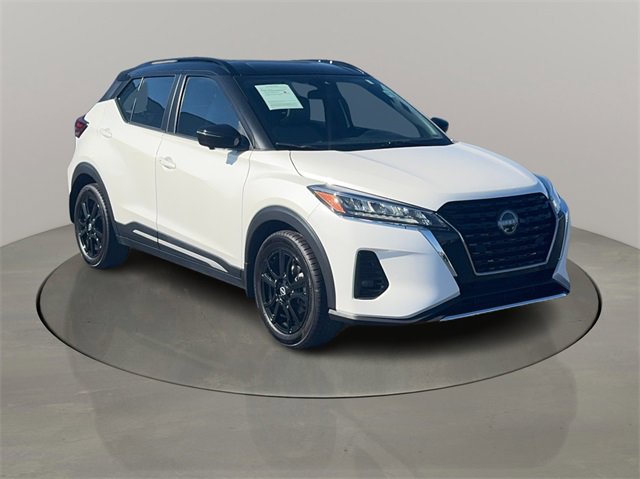 2023 Nissan Kicks SR's photo