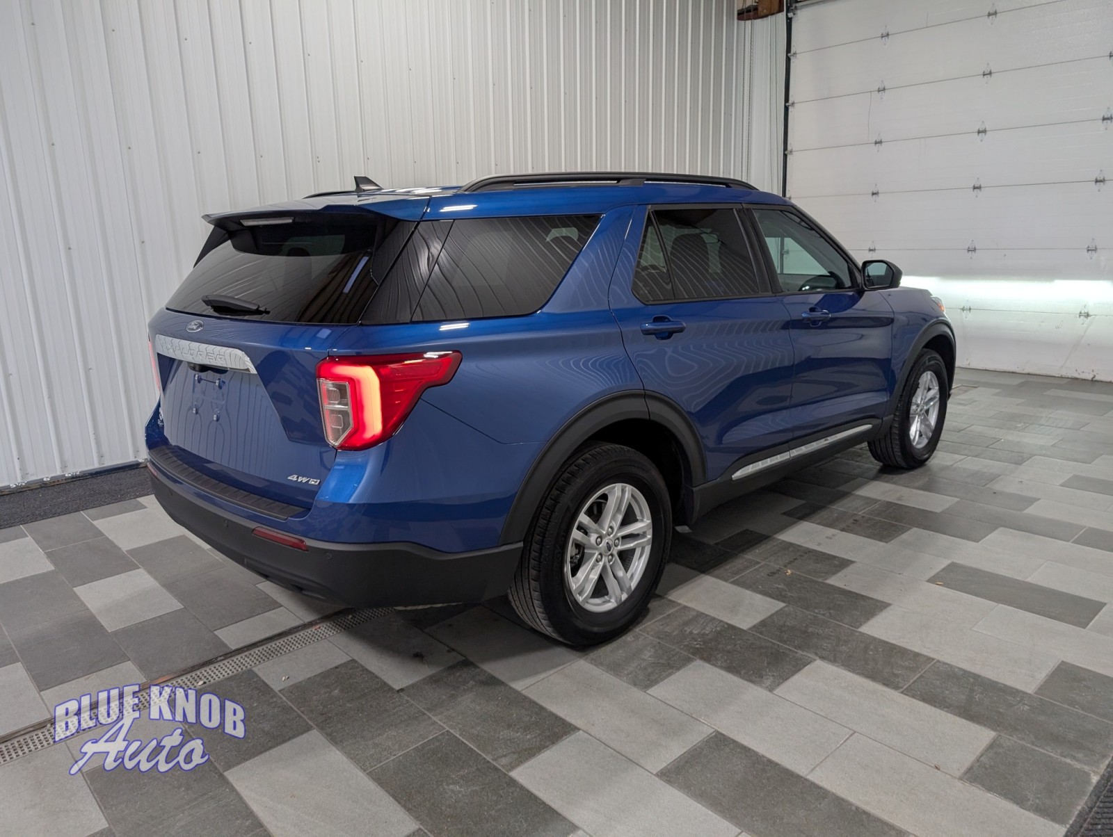 2023 Ford Explorer XLT photo 3