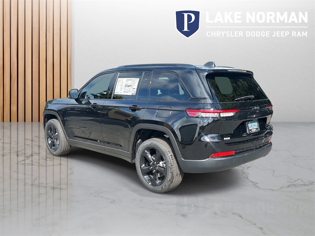 2025 Jeep Grand Cherokee Limited photo 2