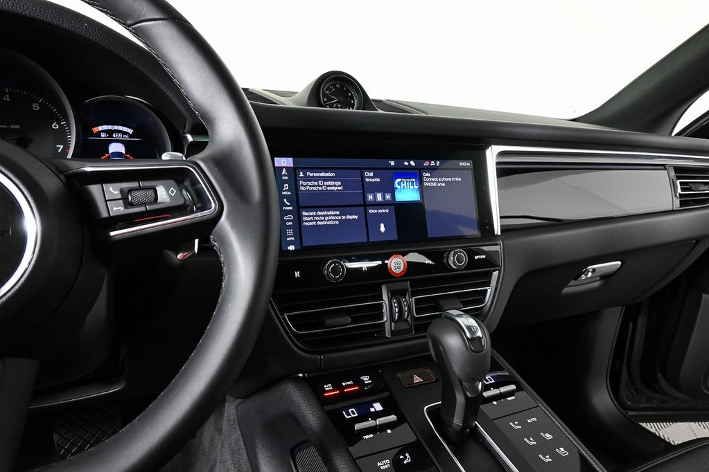 2025 Porsche Macan T photo 12
