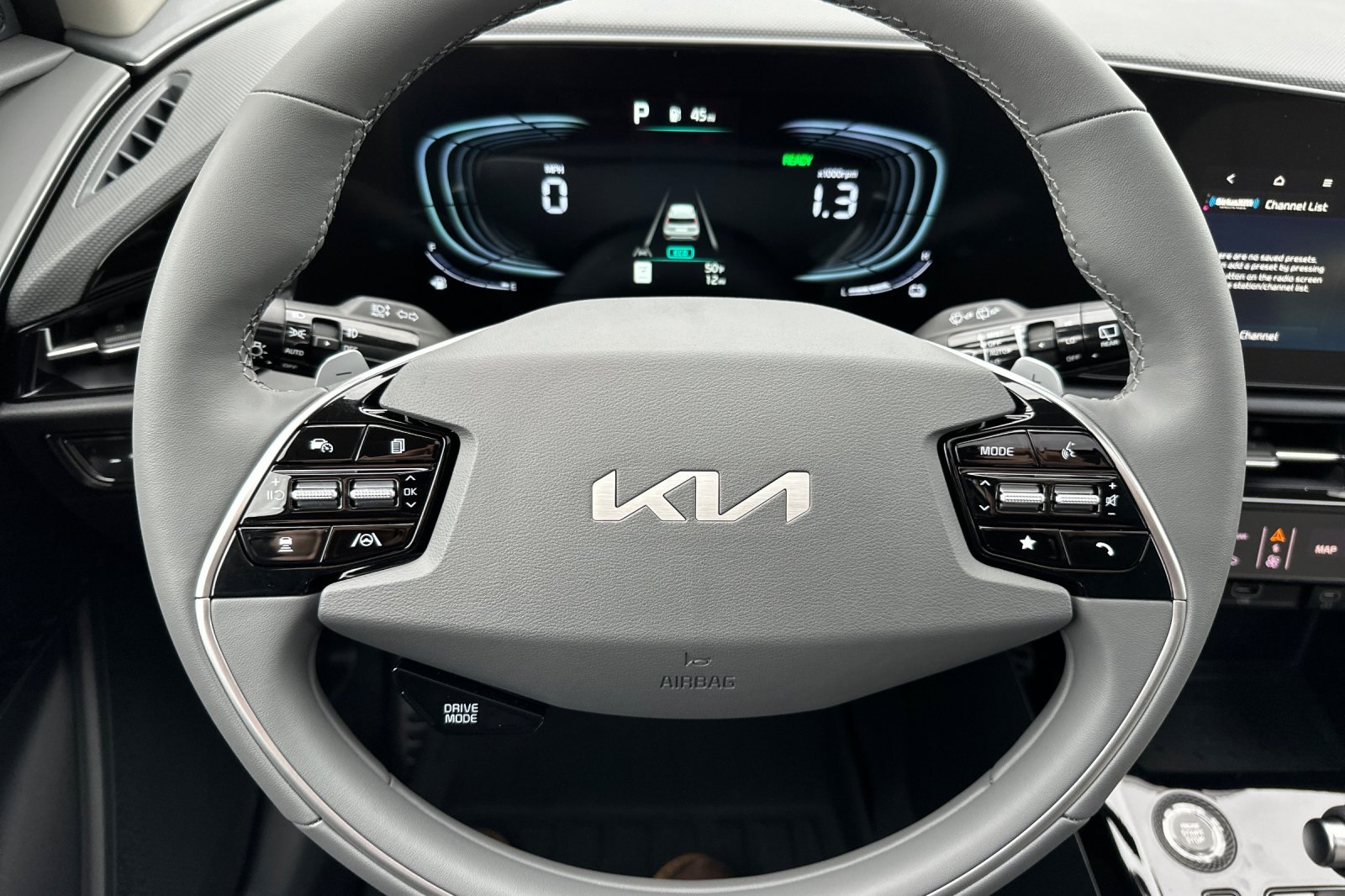 2025 Kia Niro SX Touring photo 19