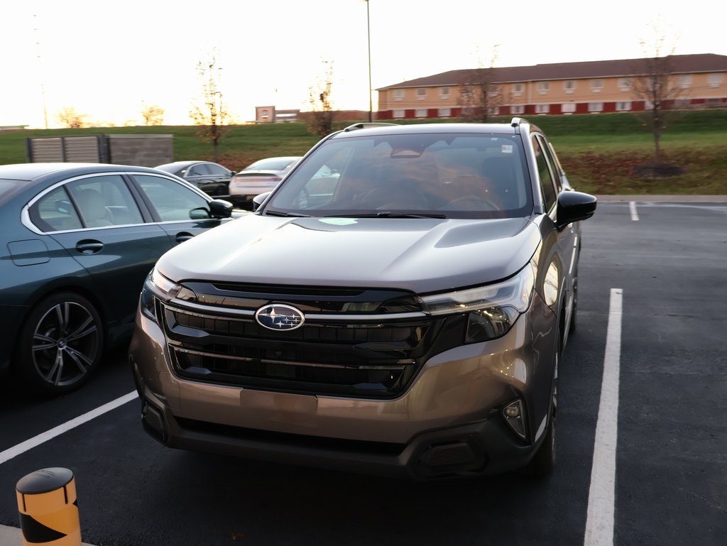 2025 Subaru Forester Touring photo 2