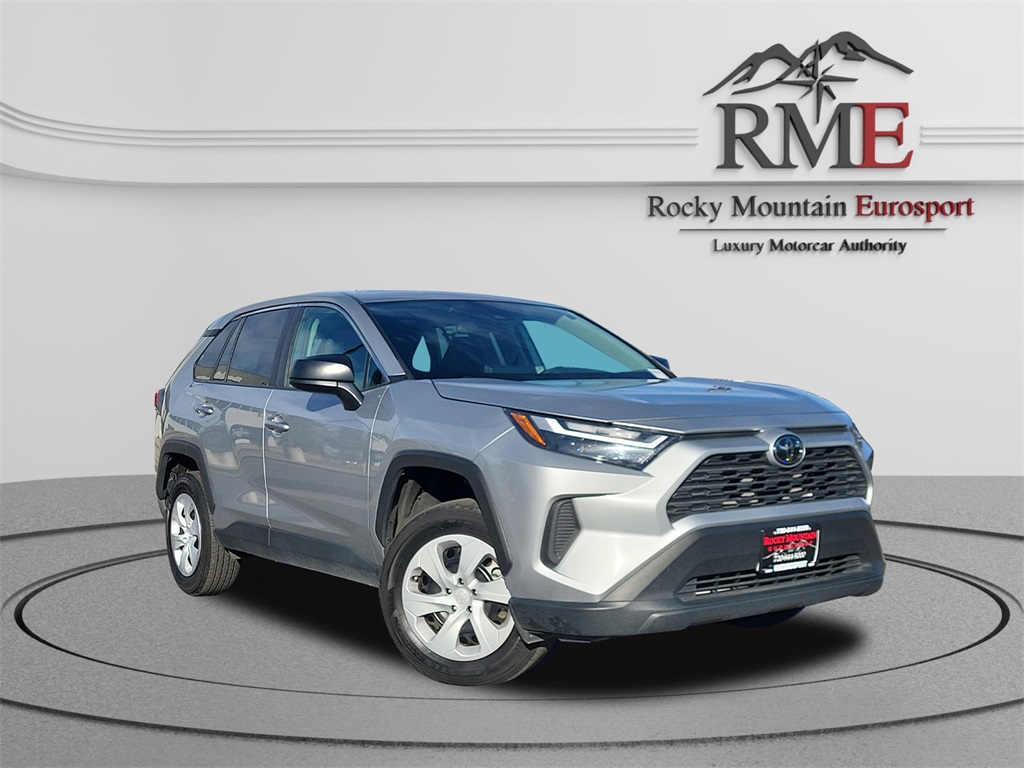 2024 Toyota RAV4 LE's photo