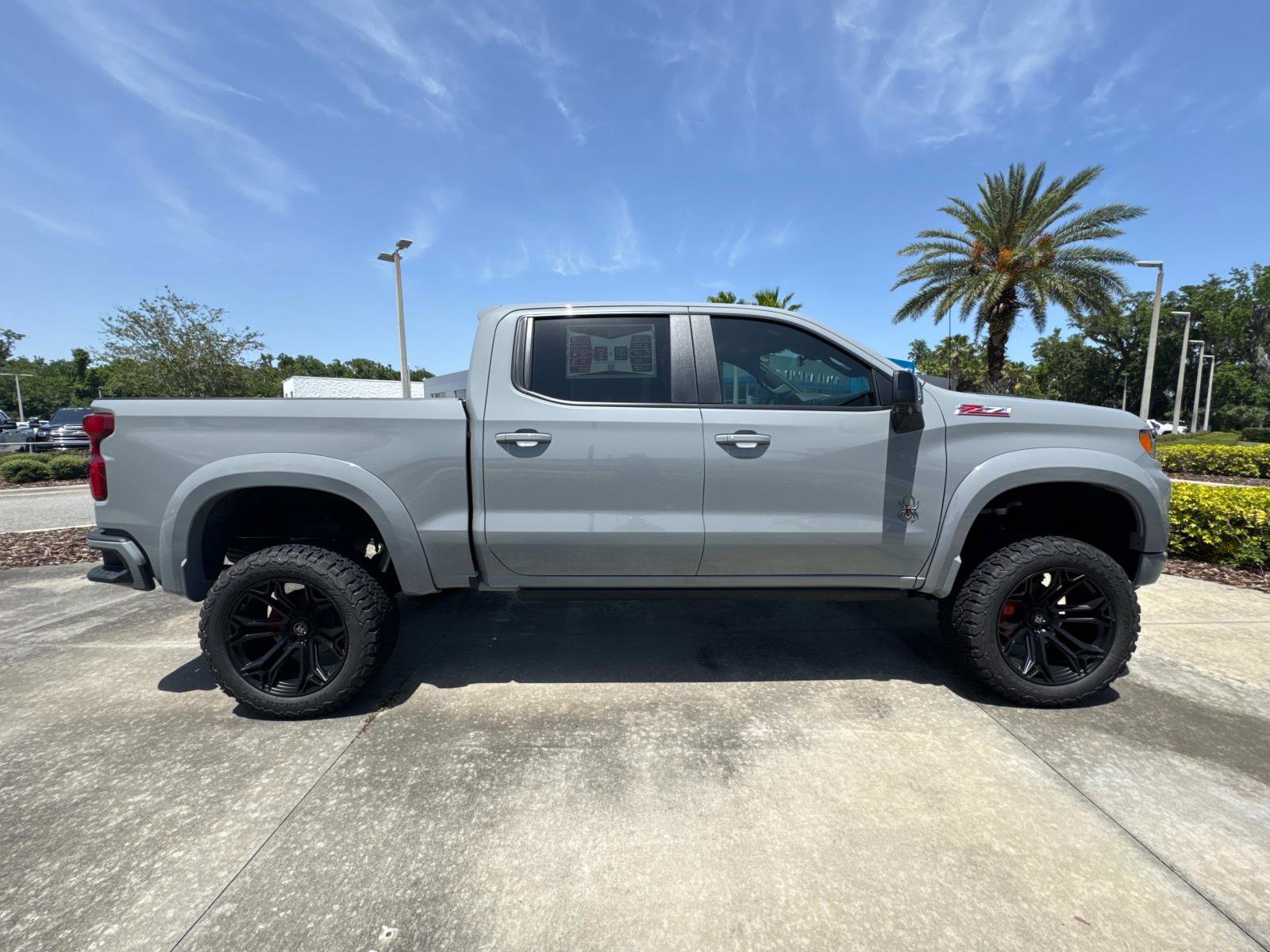 2025 Chevrolet Silverado 1500 RST photo 2
