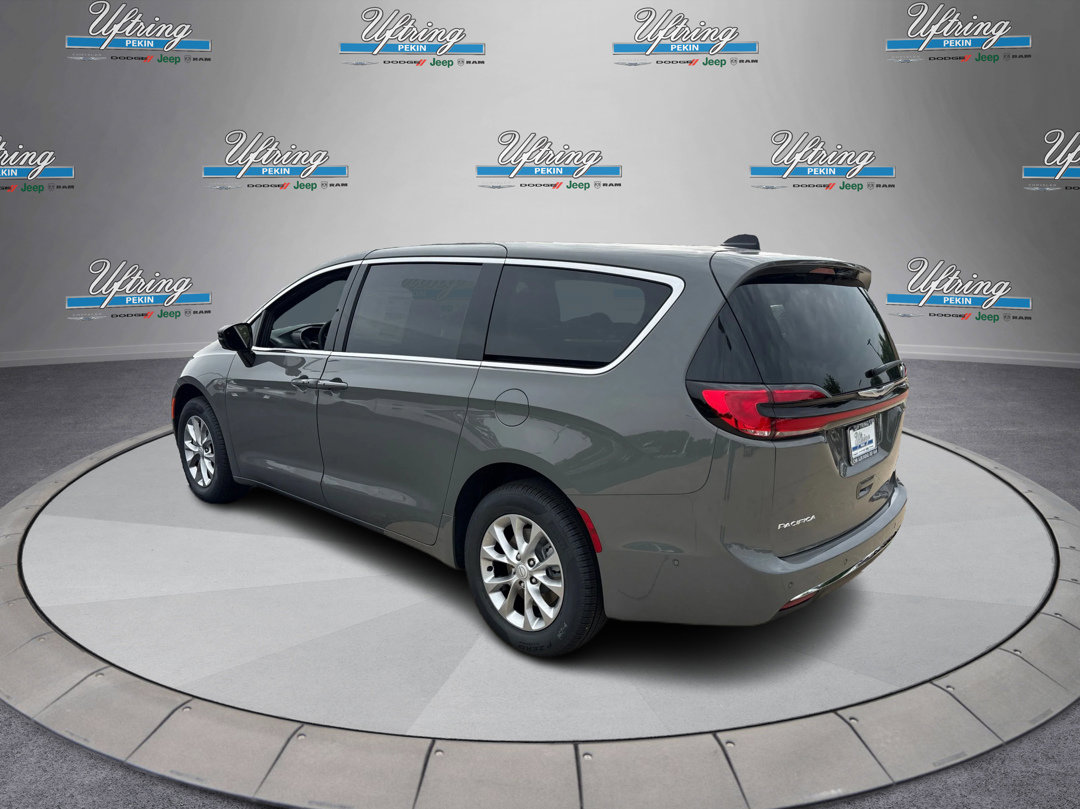 2025 Chrysler Pacifica photo 5