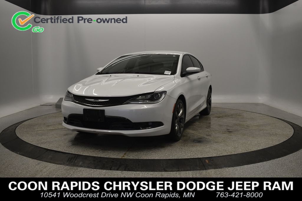 2015 Chrysler 200 S's photo