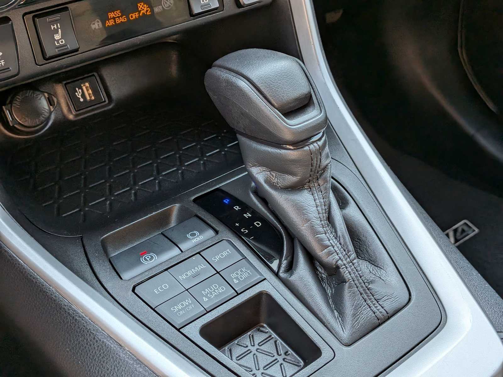 2023 Toyota RAV4 XLE photo 27