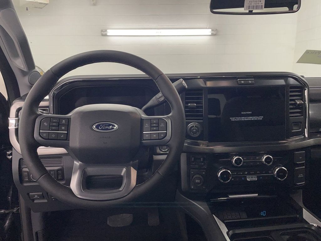 2025 Ford F-250 Lariat photo 4