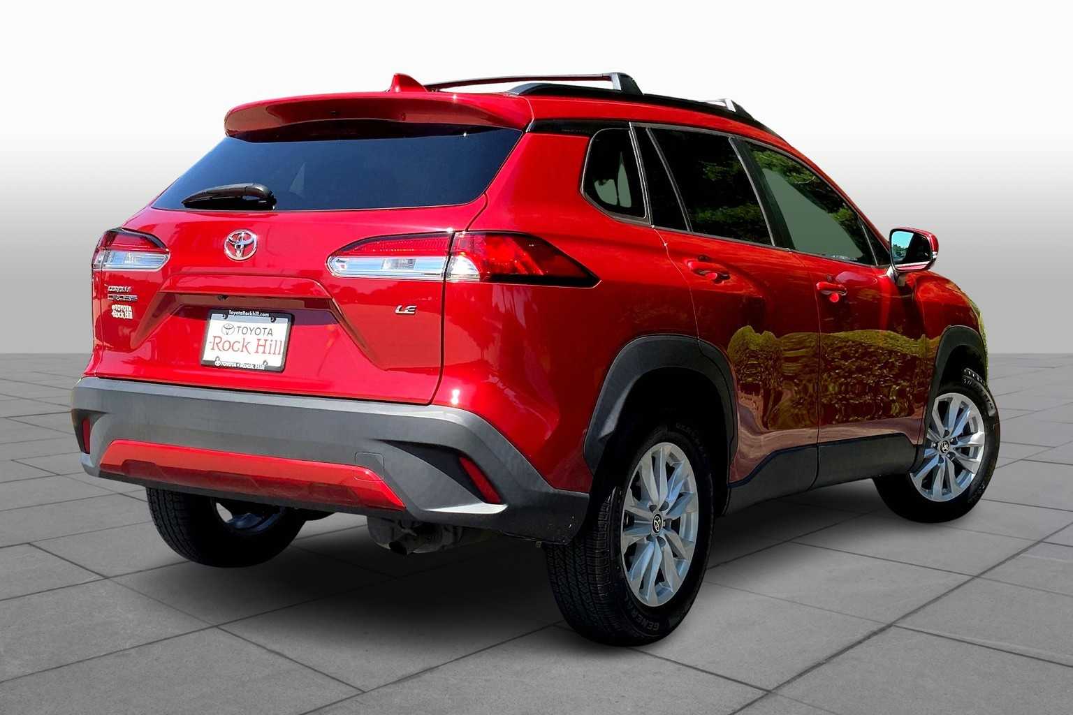 2022 Toyota Corolla Cross LE photo 12