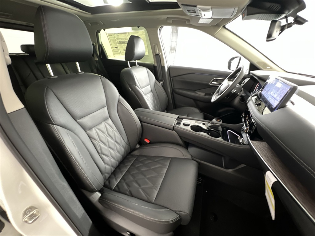 2026 Nissan Rogue Platinum photo 23