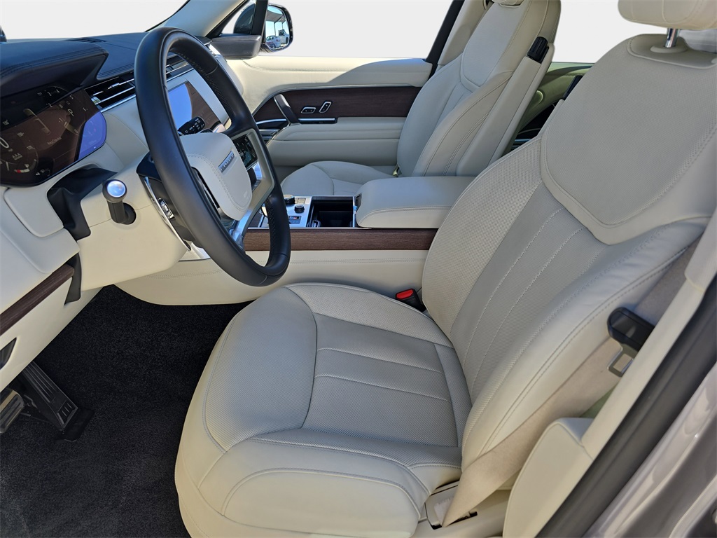 2023 Land Rover Range Rover SE photo 13