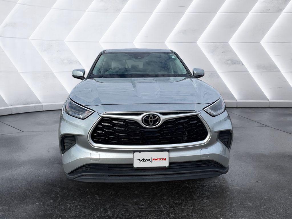 2022 Toyota Highlander L photo 2